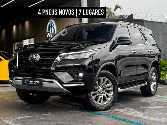 TOYOTA HILUX SW4 2.8 D-4D TURBO DIESEL SRX 4X4 AUTOMÁTICO TOYOTA HILUX SW4 2.8 D-4D TURBO DIESEL SRX 4X4 AUTOMÁTICO